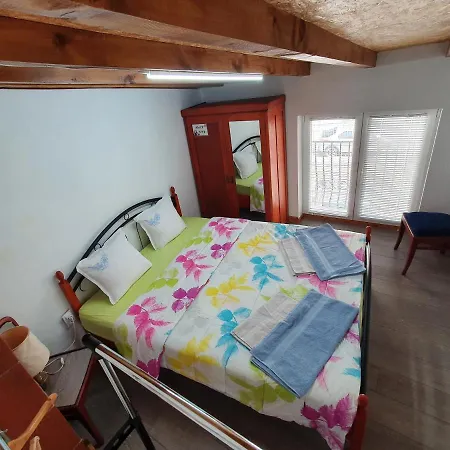 Modern And Old Lägenhet